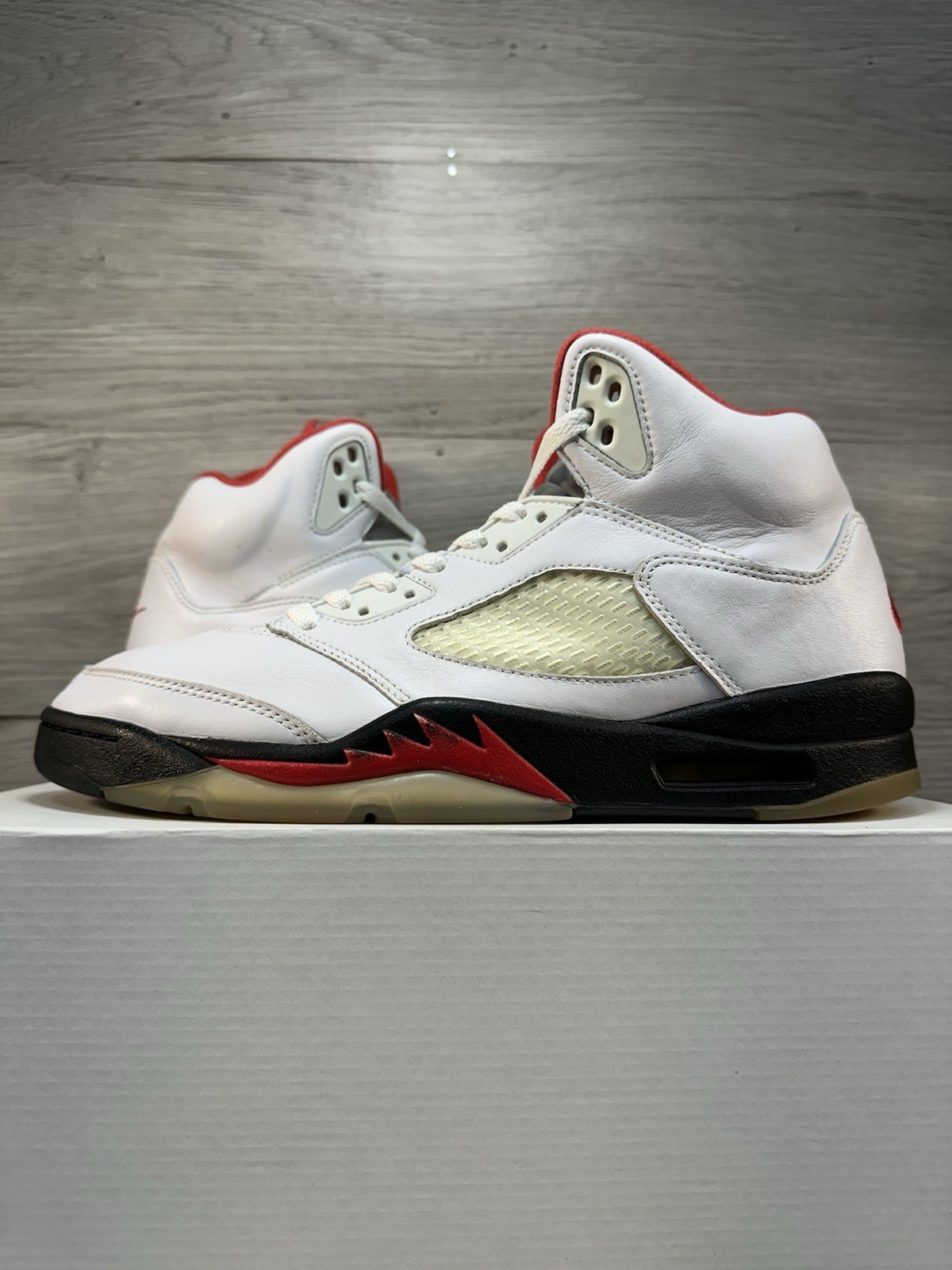 Jordan 5 Retro Fire Red - Size 11