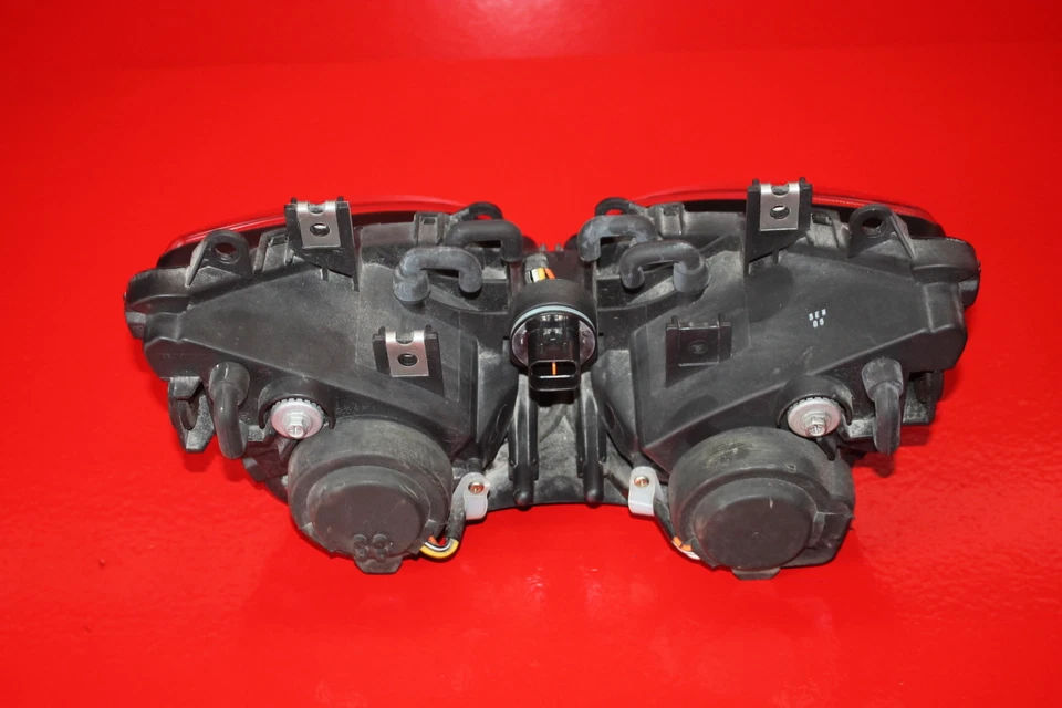 17 HYOSUNG GD250R FARO DELANTERO FARO Foto 3 de 4