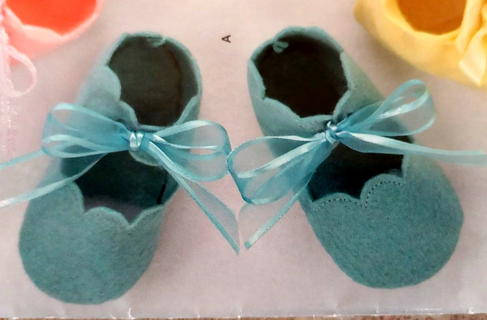 It's So Easy SIMPLICITY 2397 Babies Felt Booties in 2 Styles Ribbons One Size - Image 2 of 4