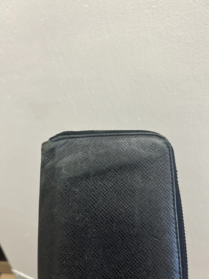 Cartera Larga Louis Vuitton Taiga Cremallera Vertical Redonda Cremallera Ardoise Simple DEFECTUOSA Foto 4 de 4