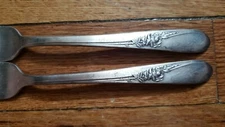 2 ANTIQUE VINTAGE COLLECTIBLE FORKS 7.5" WM ROGERS MFG CO SILVER PLATE- MONO