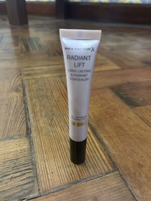 Max Factor X Radiant Lift Long Lasting & Radiant Concealer Shade 04 DarkUVP9,99 