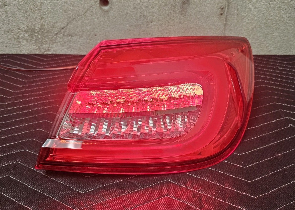 Maserati Quattroporte 2014-2020 Right Tail light