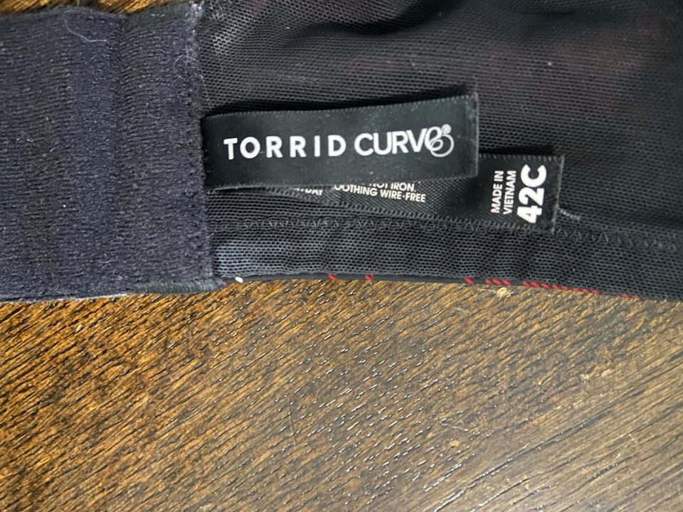 Sujetador inalámbrico Torrid Curve 360 espalda suavizante ligeramente forrado 42C rojo a cuadros Foto 3 de 4
