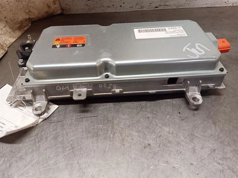 GM 24262765 Hybrid Rear Trunk Power Inverter from 2016 Cadillac ELR 10361592 - Image 3 of 4