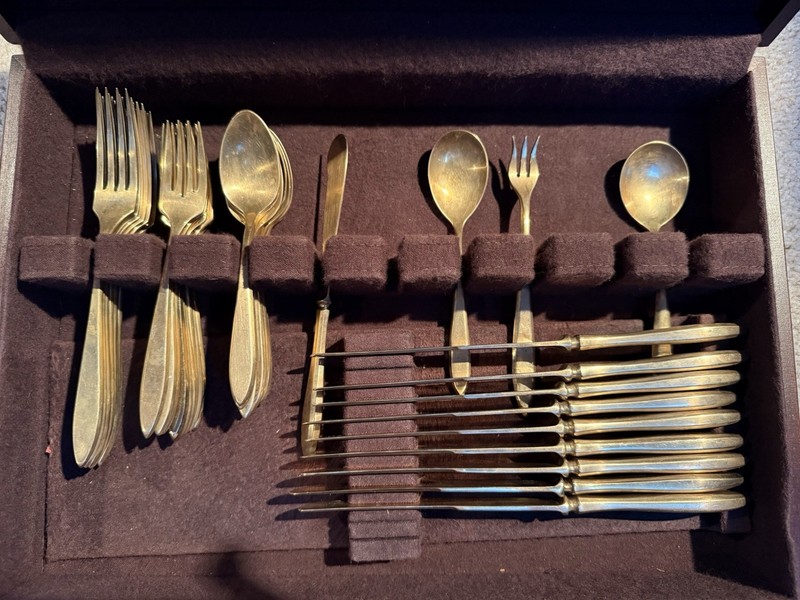 Late 60’s Dirilyte Vintage Flatware 40 Piece Set With Solid Case
