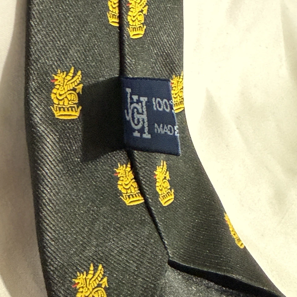 Corbata de cuello JCH negra con patrón de dragón dorado - Hecha en Inglaterra Foto 4 de 4