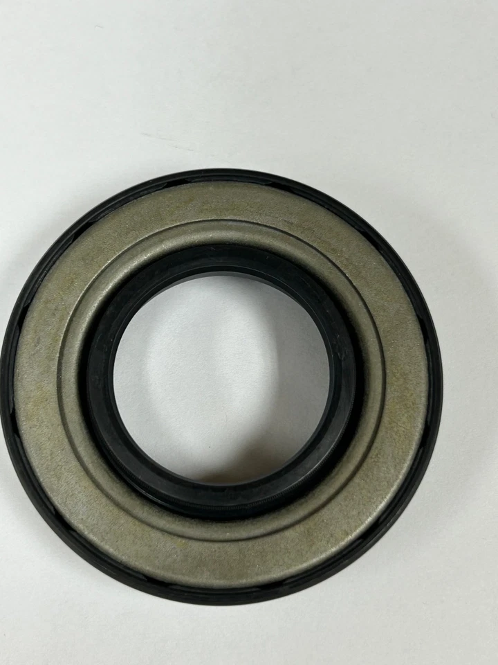 x2  Axle Shaft Seals  - Front for Land Rover Range Rover 1995-2004 - EUROSPARE - Image 3 of 4