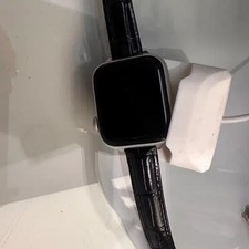 Apple Watch Series 4 40mm Aluminum Case  Leather Strap