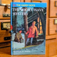 24 The Short Wave Mystery (Blue Bar) Vintage Hardy Boys Book