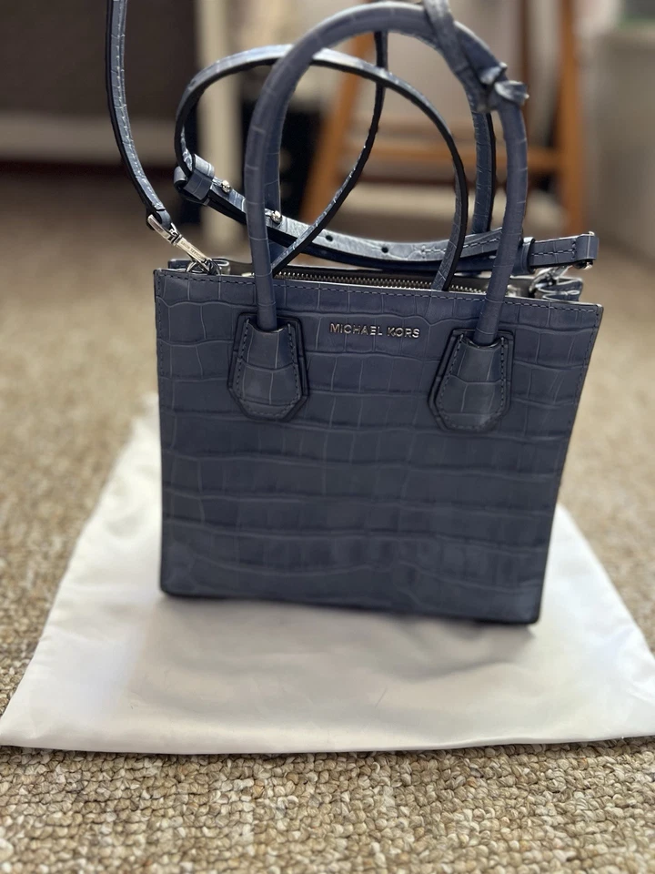 Pre-Owned-Michael Kors Mercer Crocodile Print Crossbody Strap Bag Denim Blue - Image 2 of 4