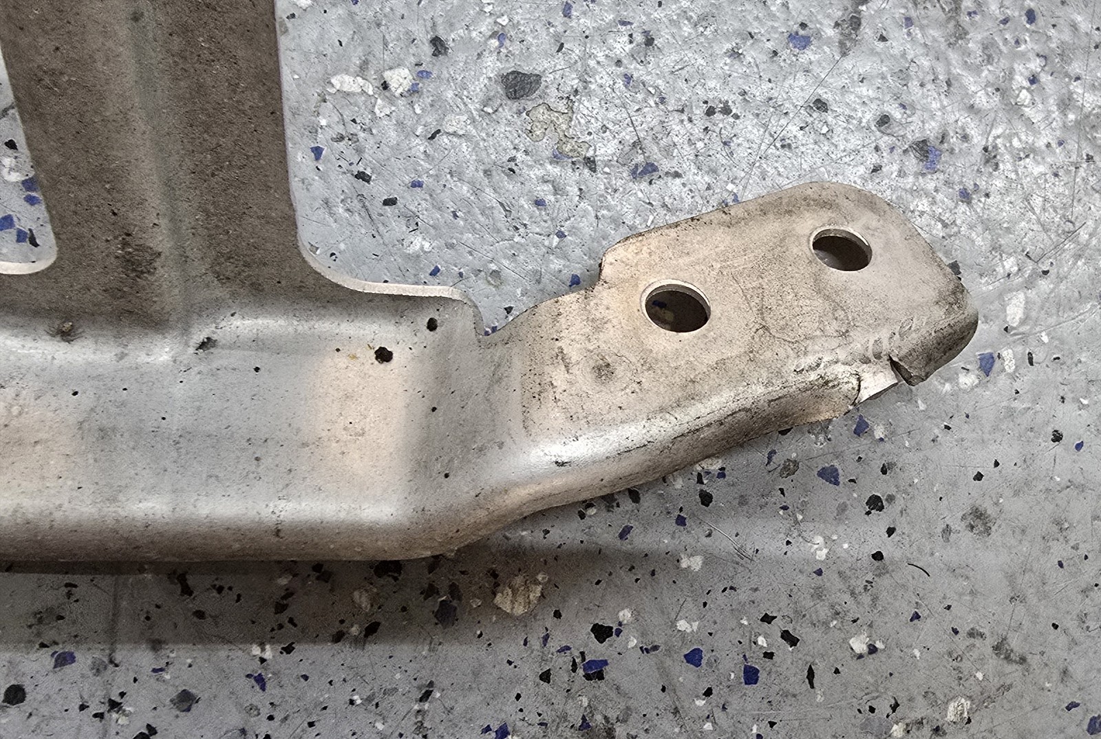 LAMBORGHINI HURACAN LP610 580 REAR RIGHT SIDE MOUNTING BRACKET OEM 4T0813542A