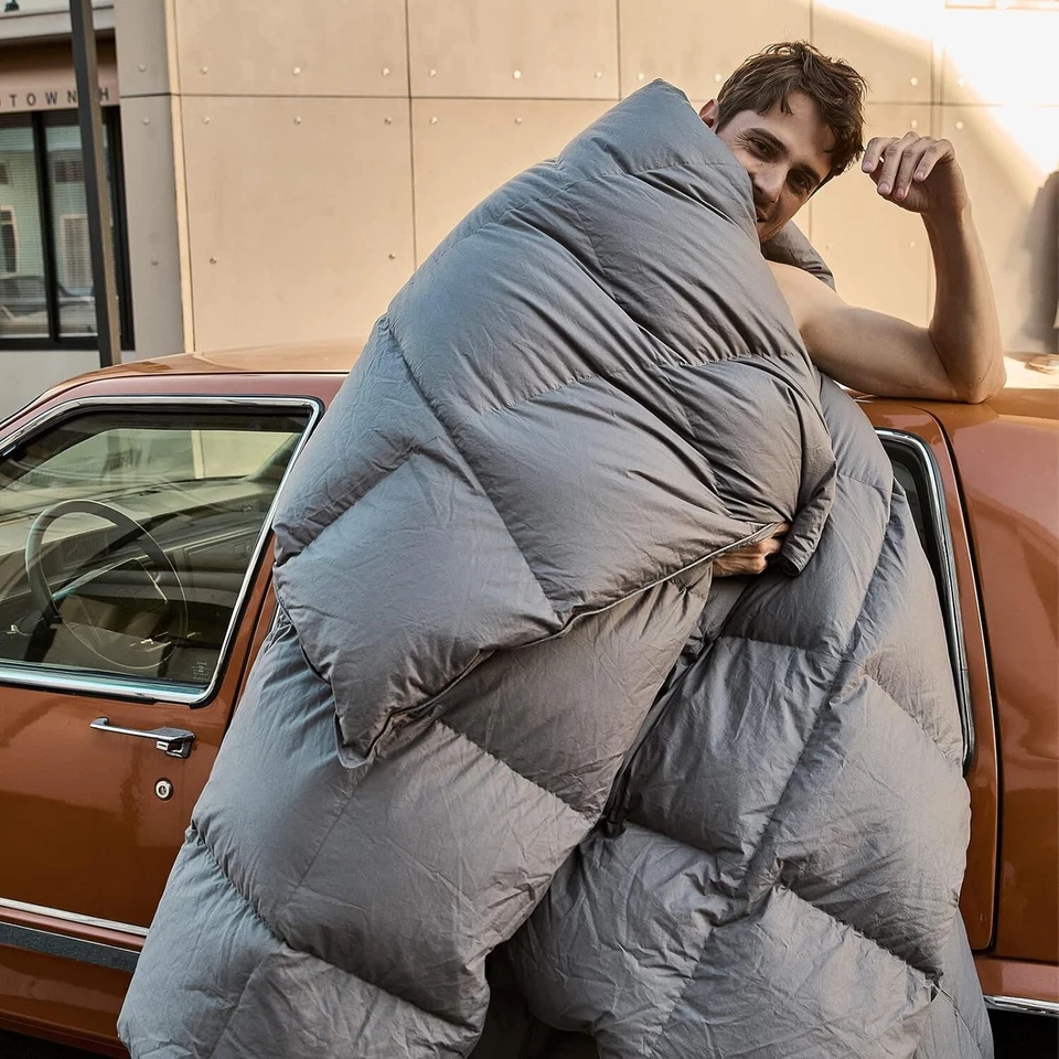Edredón de plumas de pato Airluck para todas las estaciones con lengüetas en las esquinas Foto 3 de 4