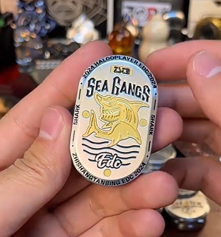SHARK EDC 2024 メタル製フィジェットスライダー　sea gangs Sea Gangs Fidget Slider by Shark EDC Review - YouTube