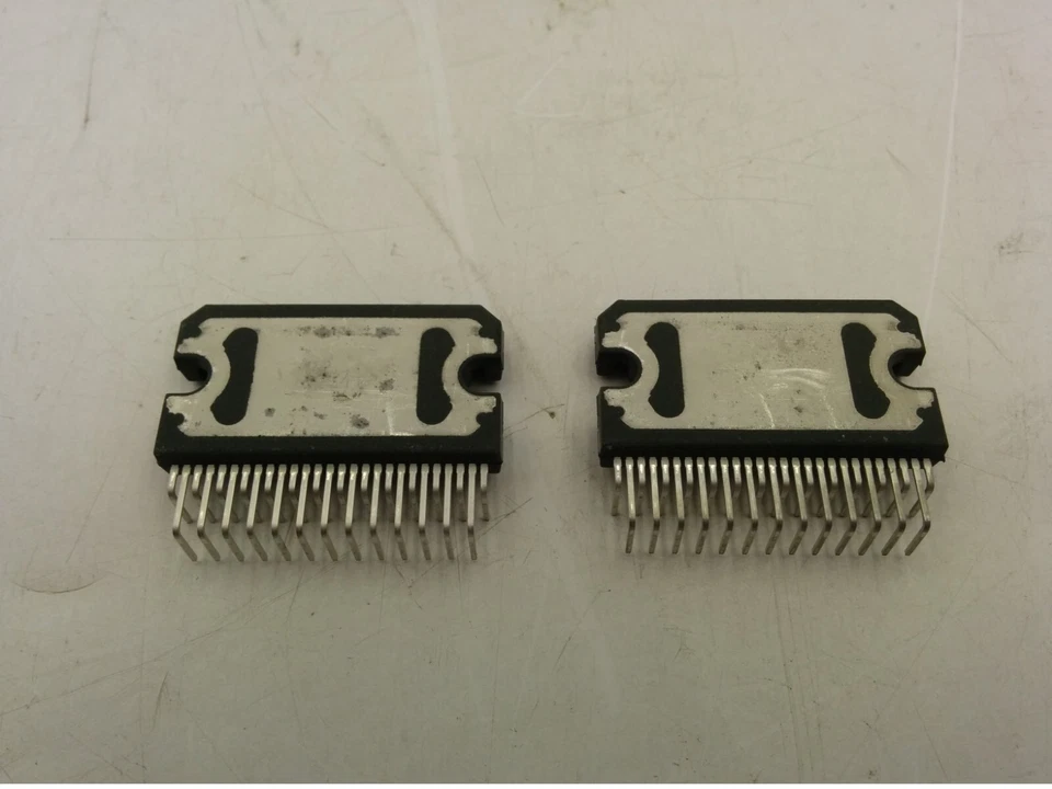 ST MICROELECTRONICS TDA7563H INTERGRATED CIRCUIT AMPLIFIER (LOT OF 2) NNB - Image 2 of 4