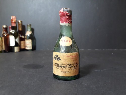 PELLISSON PERE & CO FINE COGNAC MINIATURE BOTTLE .. SEALED .. EMPTY - Picture 4 of 5