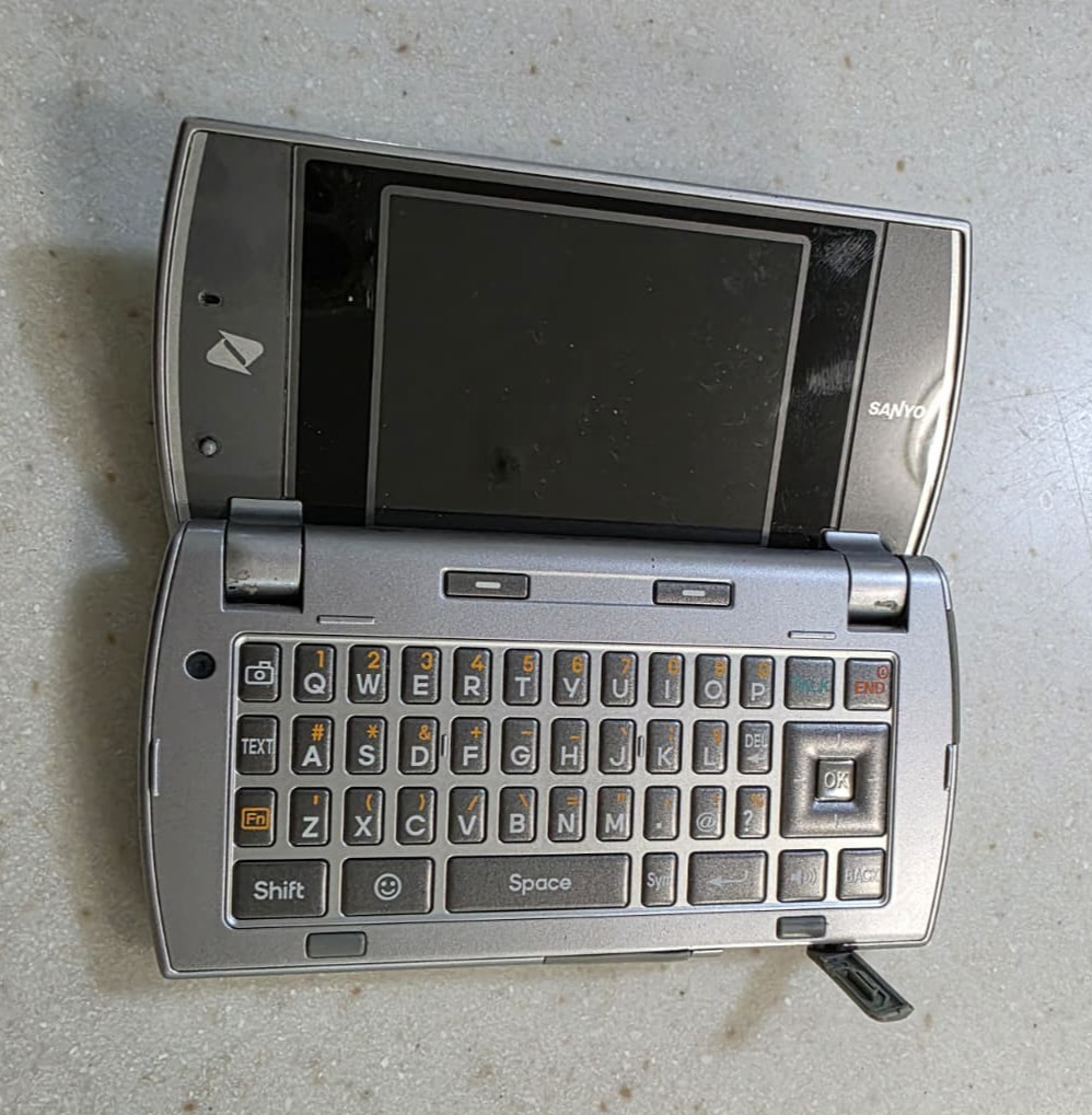 Boost Mobile Sanyo Incognito Folding Phone - Vintage 3G Qual