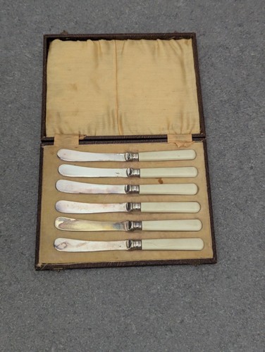 Antikes EPNS 6er Set Butter-/Speisemesser im Originalkarton Beschreibung lesen - Bild 19 von 24