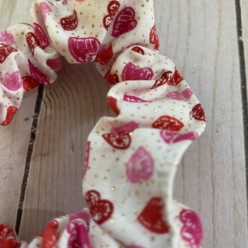 Heart Printed Hair Scrunchie Suitable For Valentine's Day Hair Styling - Picture 3 of 3
