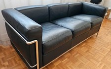 Canapé LC2, 3 places, par Le Corbusier, Pierre Jeanneret et Charlotte Perriand p