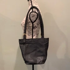 ili New York Black Leather Bucket Shoulder Bucket Bag Large Purse Gold Buckles