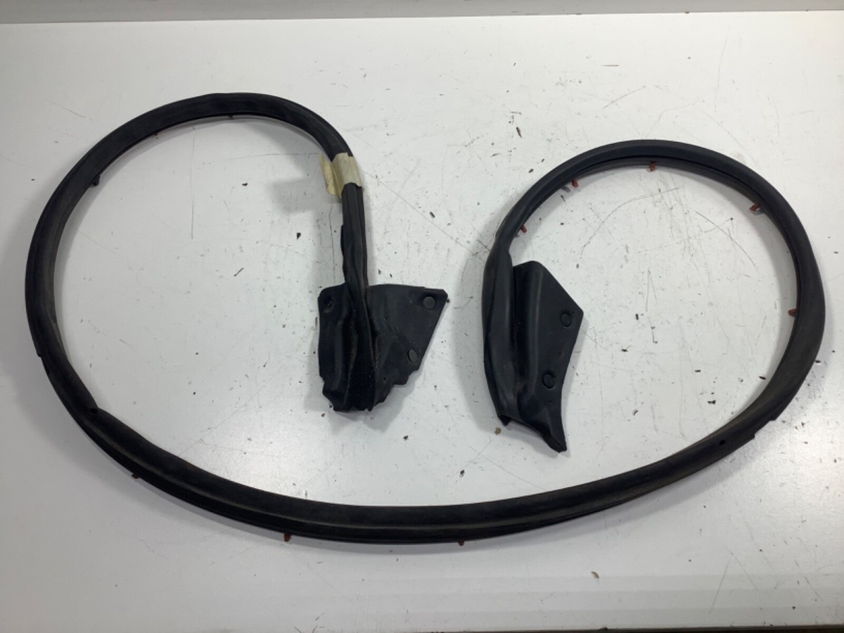 94-01 Acura Integra 4D Left Front Lower Door Seal Weatherstrip