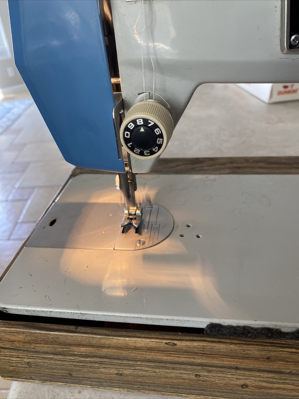 Vintage Used Dressmaker DeLuxe ZigZag S3000 25305 Sewing Machine