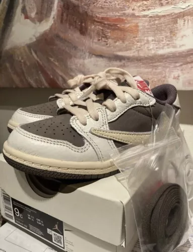 Travis Scott x Jordan 1 Retro Low OG SP Reverse Mocha TD Größe 9C NEU / DS