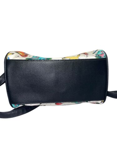 Loungefly Pokemon Tattoo Umhängetasche Barrel Bag Handtasche Pikachu Charmander - Bild 3 von 9