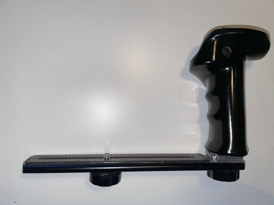 Flash Bar and Hand Grip with remote trigger. Bakelite Hand Grip for Camera.  - Image 3 of 4