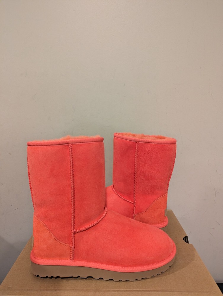 Ugg Australia  Women's Classic Short II Boots   Size 10 NIB