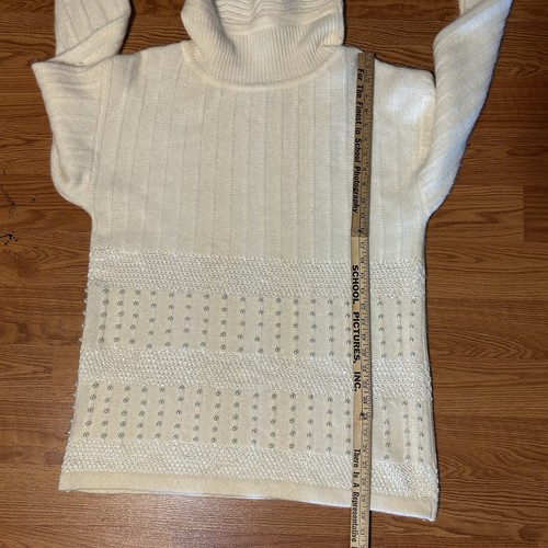 Vintage L'Eau Vive Sz M Cream Pearl Embellished Sweater Lambswool Angora Rabbit - Picture 11 of 11