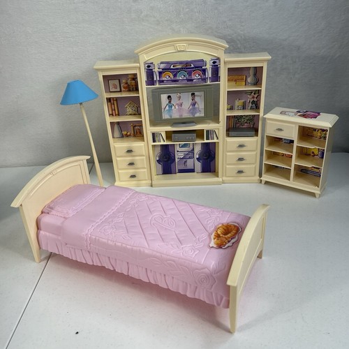 Vintage 02 BARBIE Accessories Furniture Lot Entertainment Center Dresser TV Bed - Picture 2 of 14