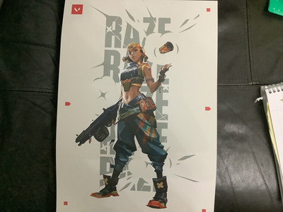 Riot Games VALORANT Agent Raze offiziell lizenziertes kartoniertes Papier Poster 30x42cm