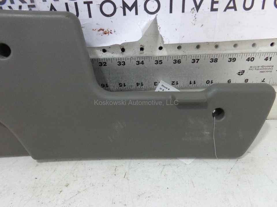 Нижняя отделочная панель ковшеобразного сиденья GMC Envoy 2002 правая передняя со стороны пассажира - Изображение 3 из 4