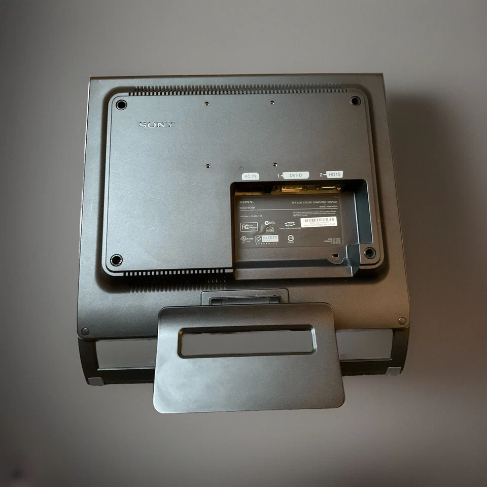 SONY SDM-HS75P TFT LCD 17" PC MONITOR 1280x1024 & DVI to HDMI CABLE RETRO GAMING - Image 2 of 4