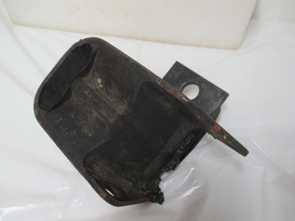 Mopar NOS 60-61 Ply Dodge DeSoto 62-64 Dodge 880 Chrysler RH Motor Mount 2120236 - Image 3 of 4