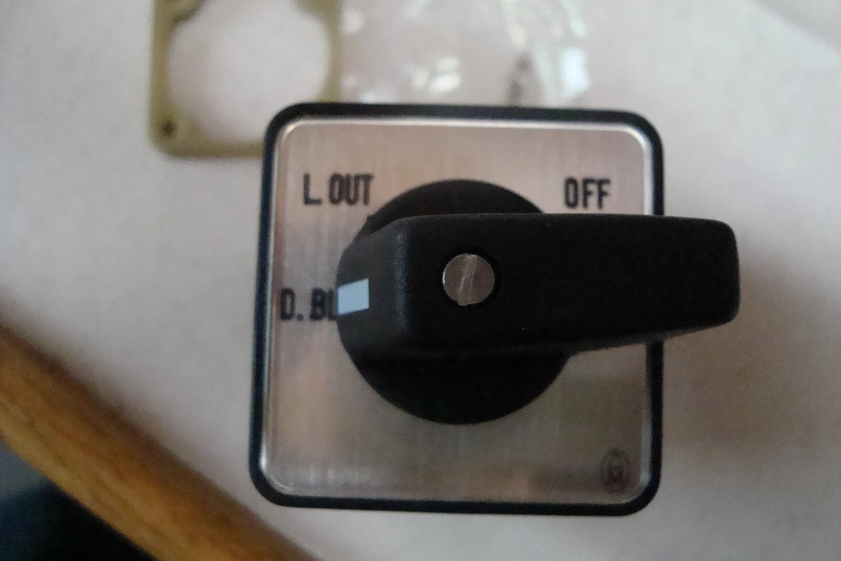 Klockner Moeller T3-2-2175.64/Z/UV 4 postion switch NEW in original box