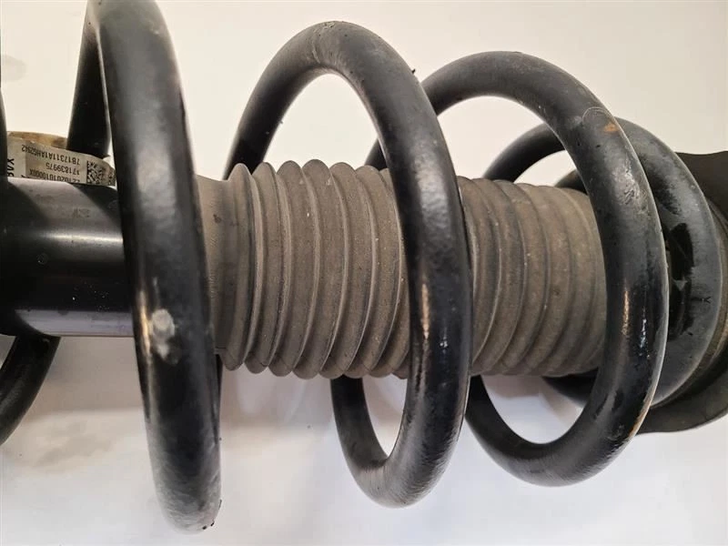 2018-2023 CHEVROLET TRAVERSE Passenger Right Strut Front RH 84257826 - Image 2 of 4