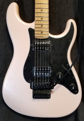 Squier Contemporary Stratocaster HH FR, Roasted Maple Fingerboard, Black Pickgua