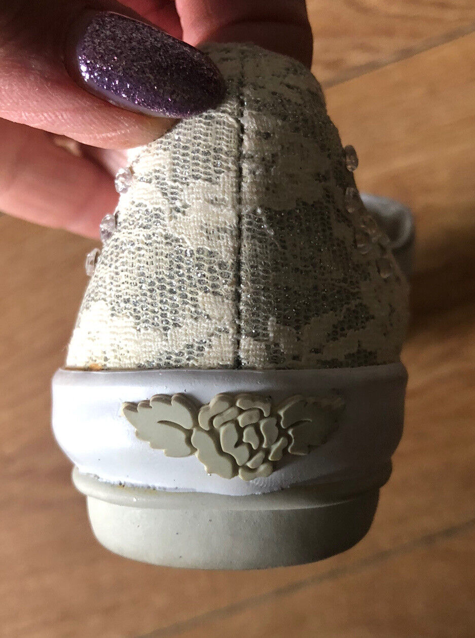 Picture 4 of 16