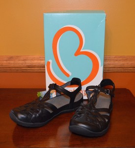 bare traps closed toe sandals