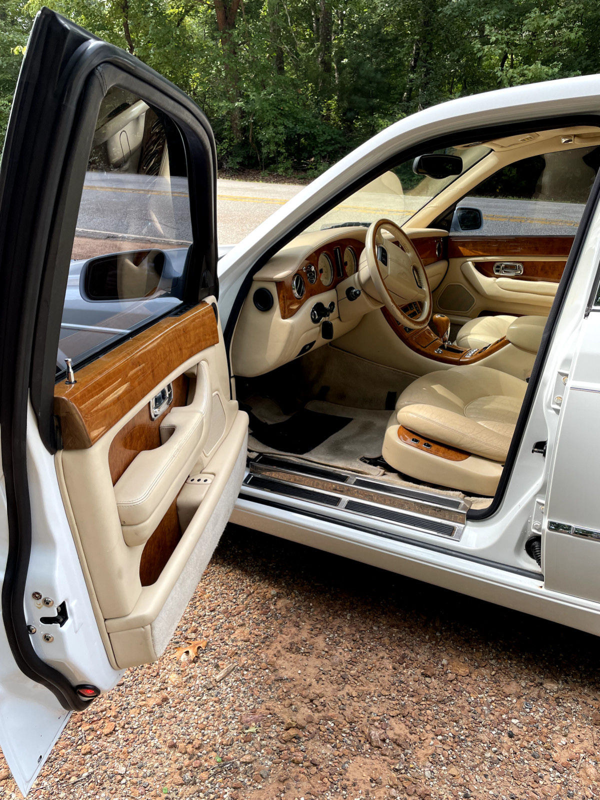 BENTLEY ARNAGE TRUNK GASKET, ROLLS ROYCE SERAPH. WORLDS LARGEST USED INVENTORY