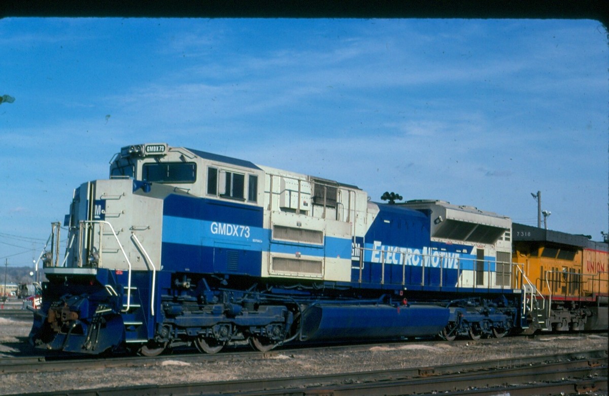 GMDX 73 SD-70ACe, Council Bluffs, Ia, 04/05; Kodachrome Original