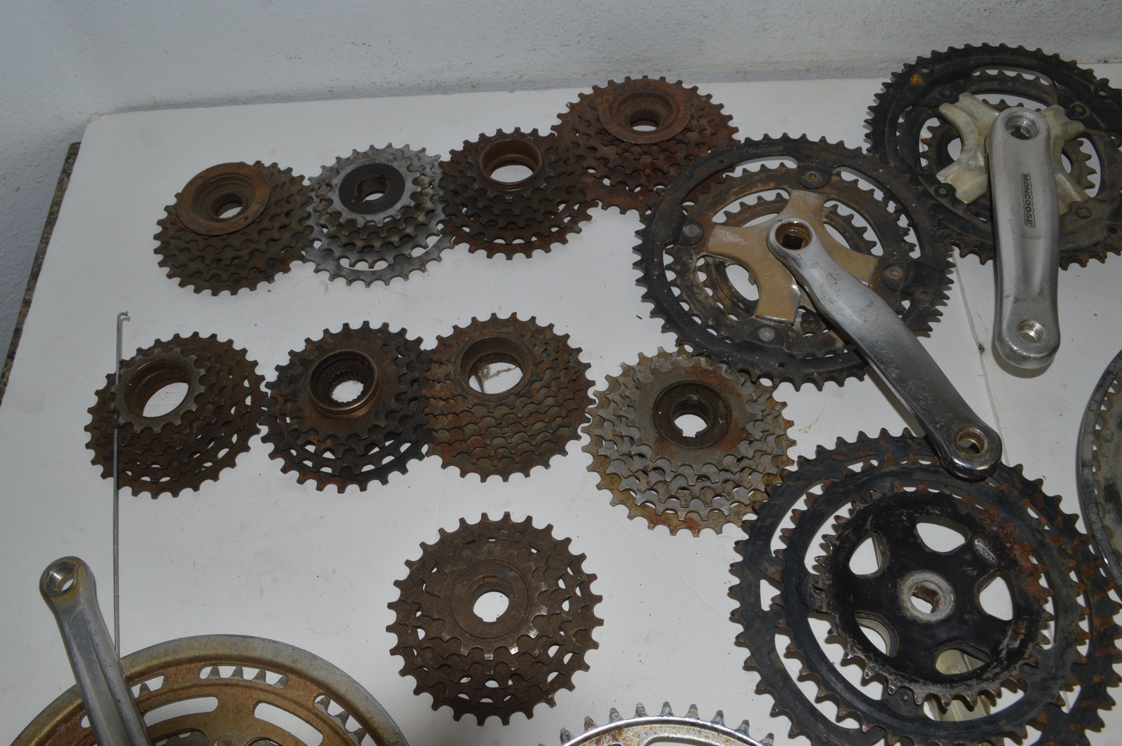 VINTAGE BICYCLE BIKE PARTS CRANKSETS / GEARS LOT OF 37+ SHIMANO ETC