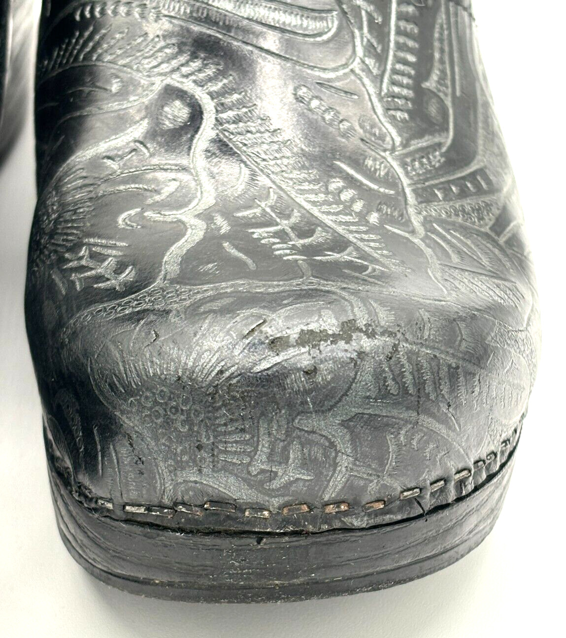 Dansko Professional Clog Black Antique Tooled Women's EU sizes 39 (US 8.5) EUC