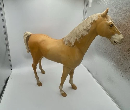 Vintage Johnny West Thunderbolt Horse Palomino Tan White And Accessories Marx
