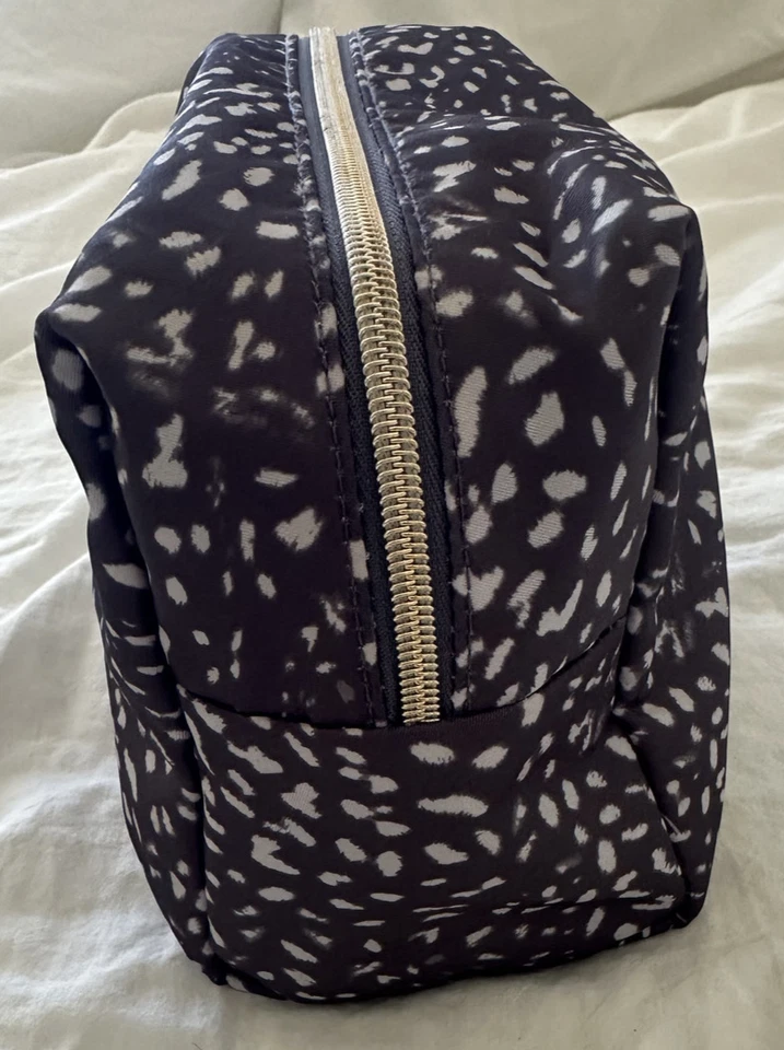 Bolsa de maquillaje de viaje mediana Sonia Kashuk gris pan con punto blanco ligeramente usada Foto 4 de 4