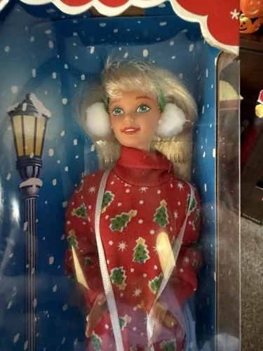 Vintage 1995 Mattel “Caroling Fun Barbie” #14762 *NRFB*