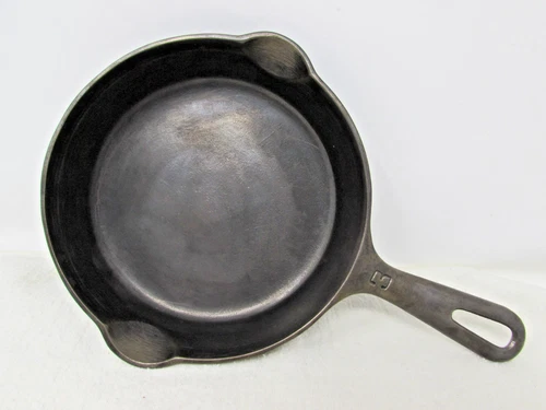 Exc. Clean Seasoned Ready to Use No. 3 Small Logo Griswold 709 K Skillet